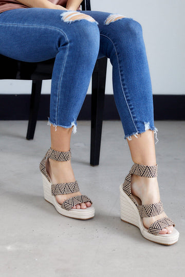 Cascade Pattern Raffia Wedge
