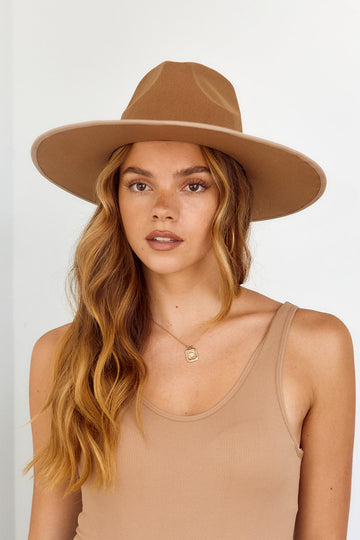 Torring Wide Brim Buckle Strap Hat