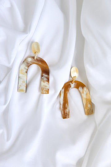 Sunshine Tienda Horseshoe Horn Earrings