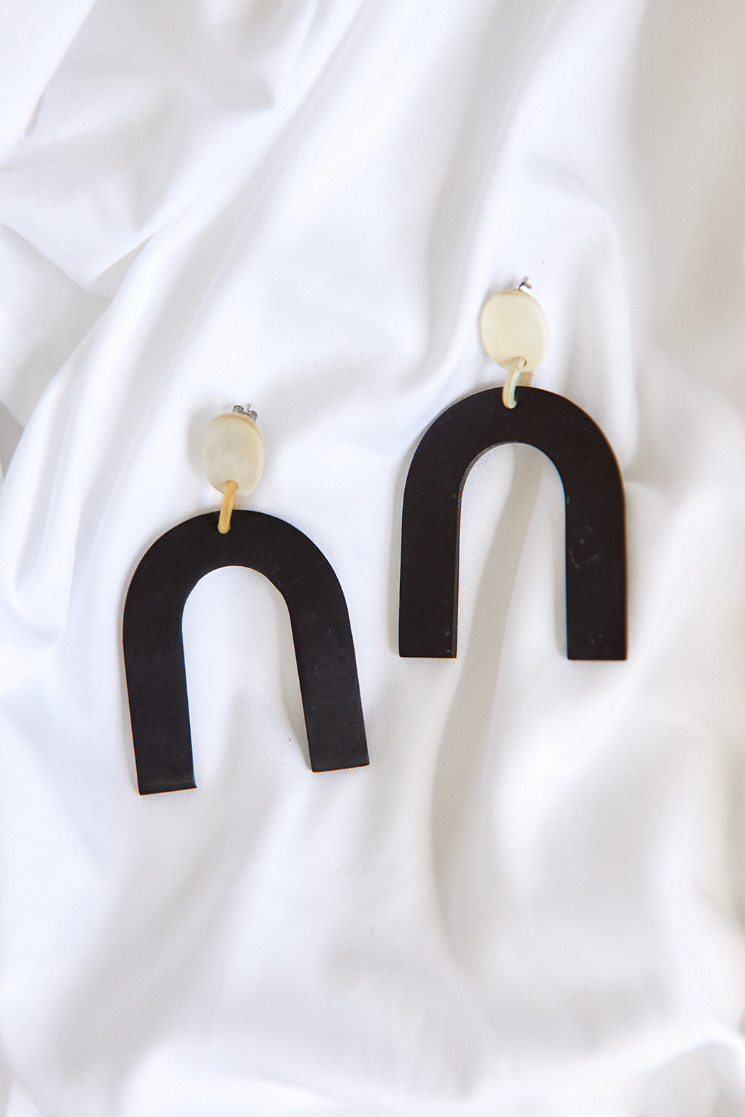Sunshine Tienda Matte Black Horseshoe Earrings