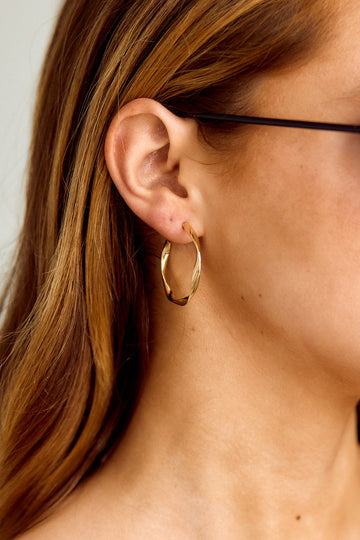 Finn Twist Hoop Earring