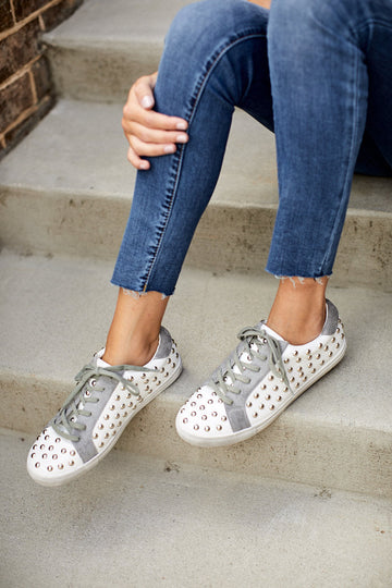 STUDDED SNEAKER - WHITE - 10