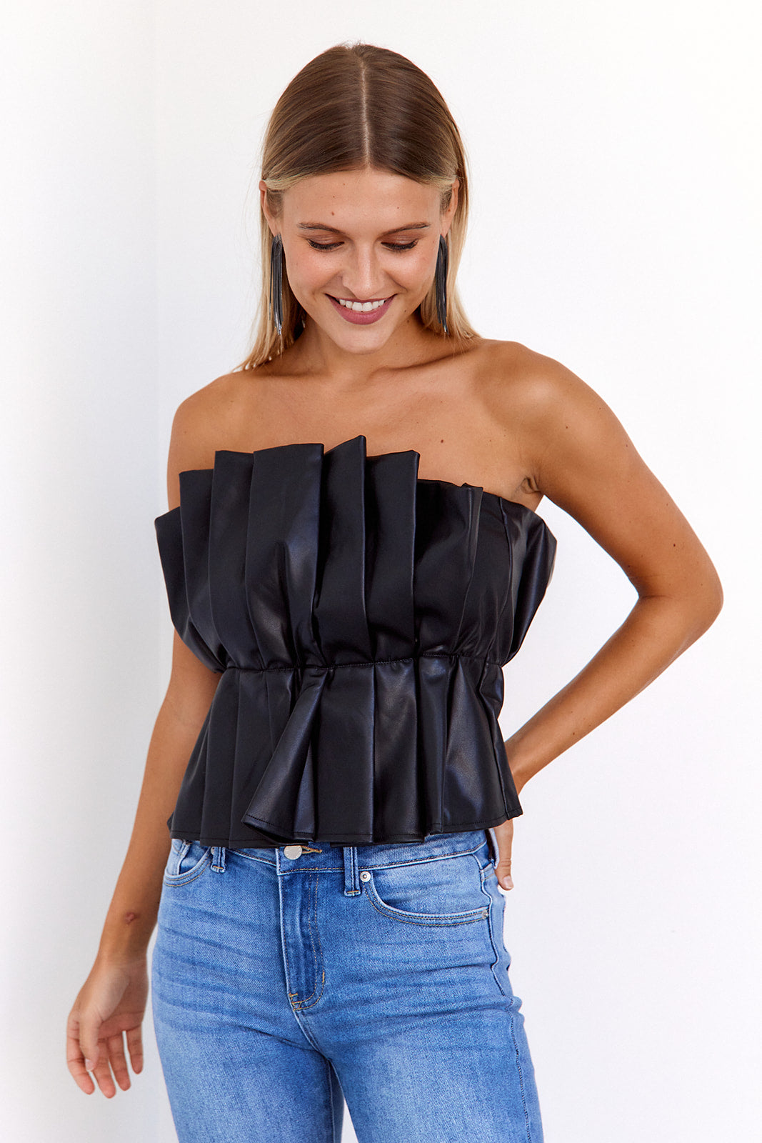 Aivella Sleeveless Pleated Top