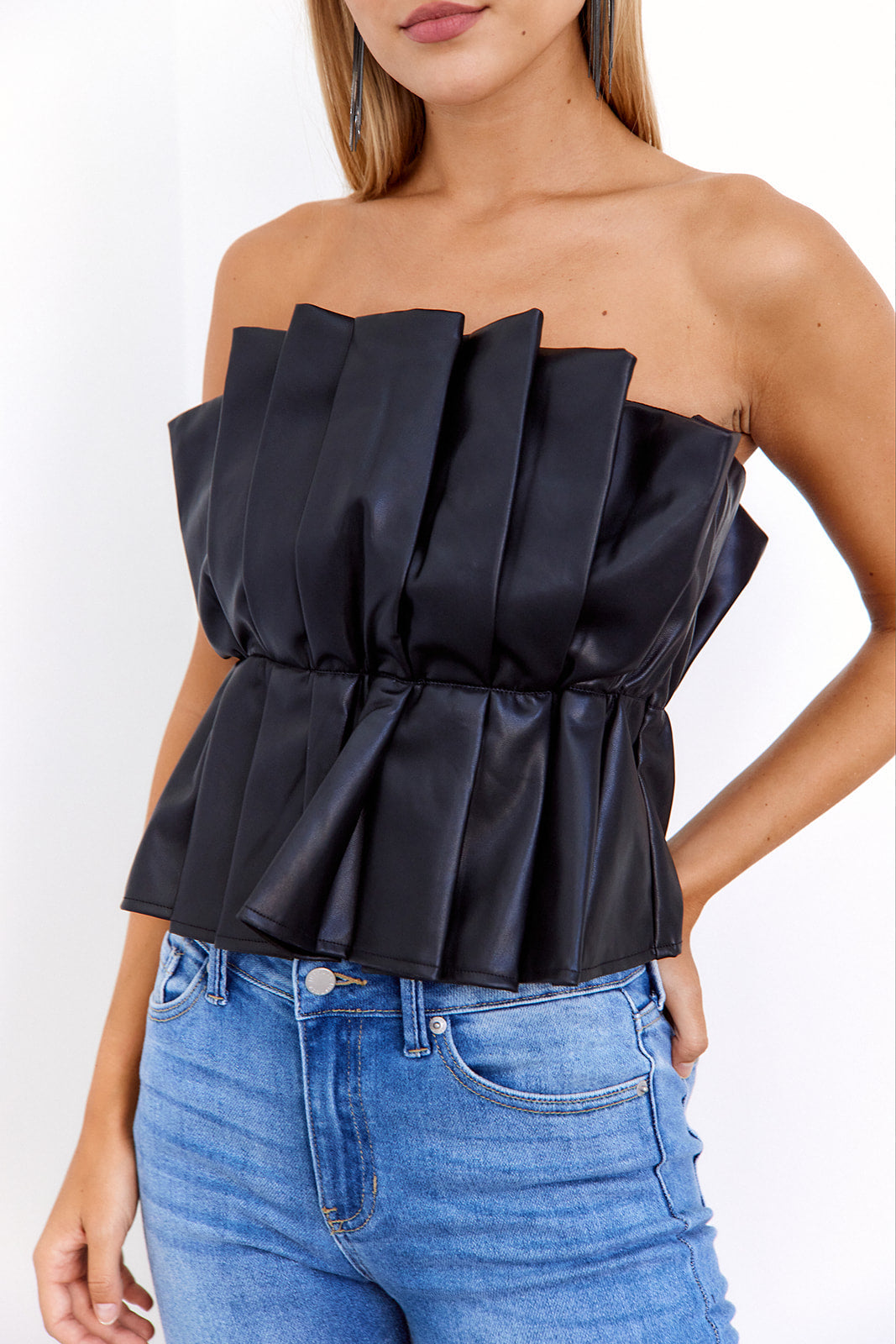 Aivella Sleeveless Pleated Top