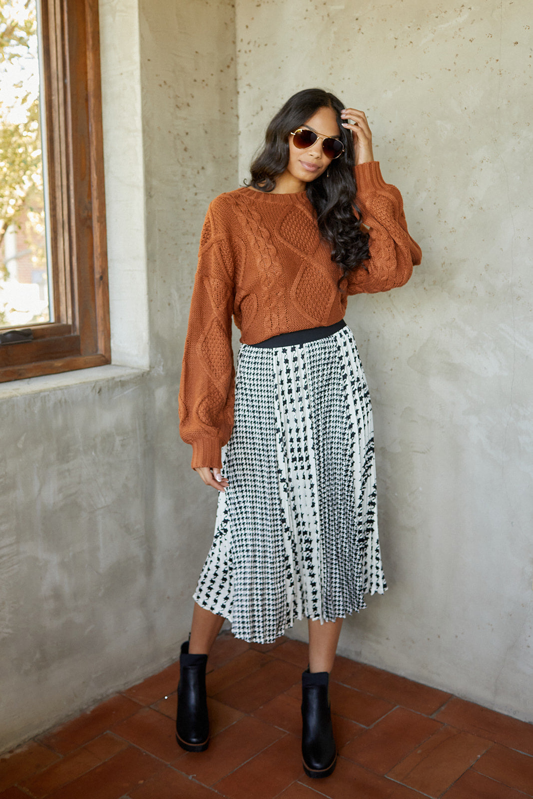 Rena Houndstooth Printed Pleated Midi Skirt