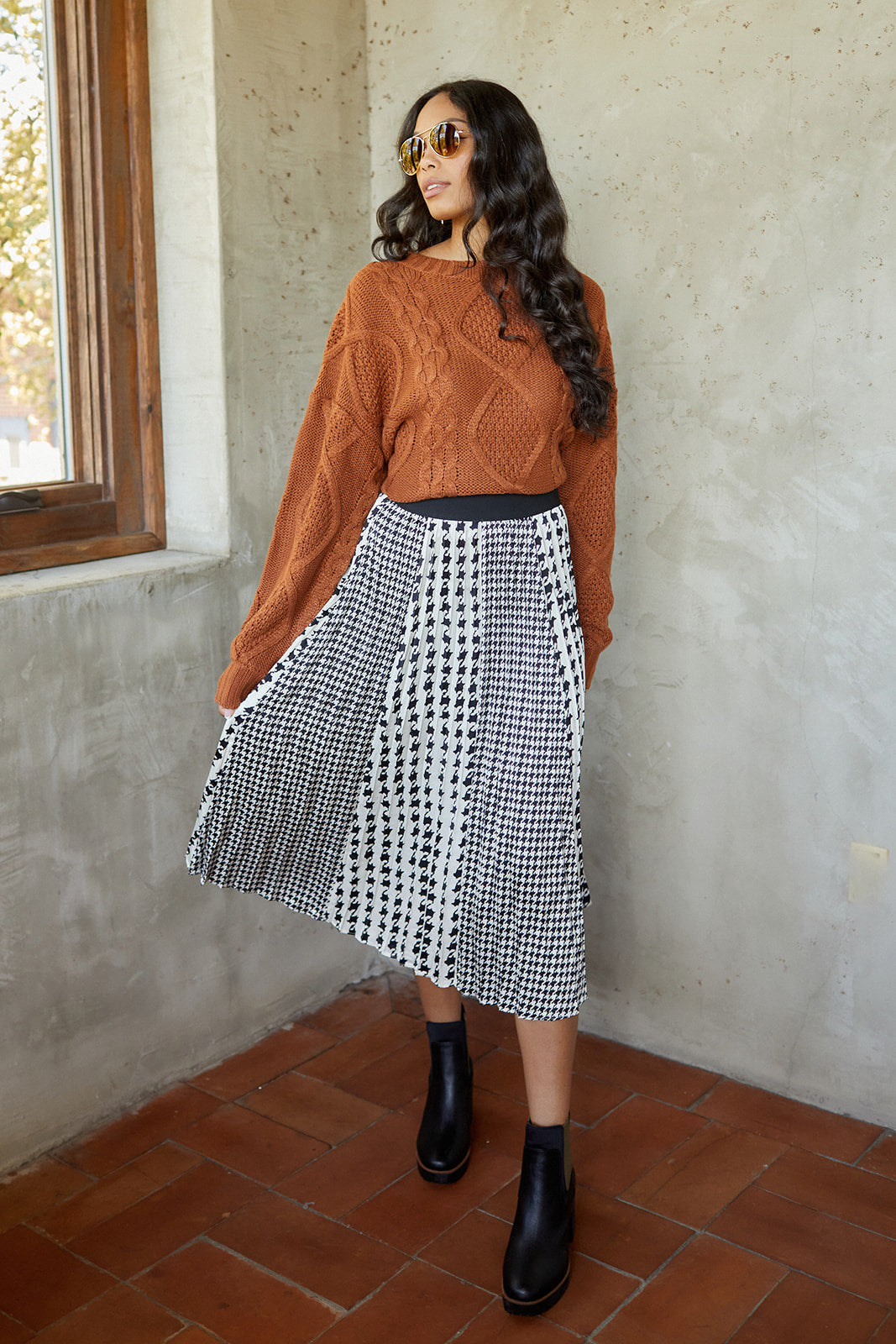 Rena Houndstooth Printed Pleated Midi Skirt