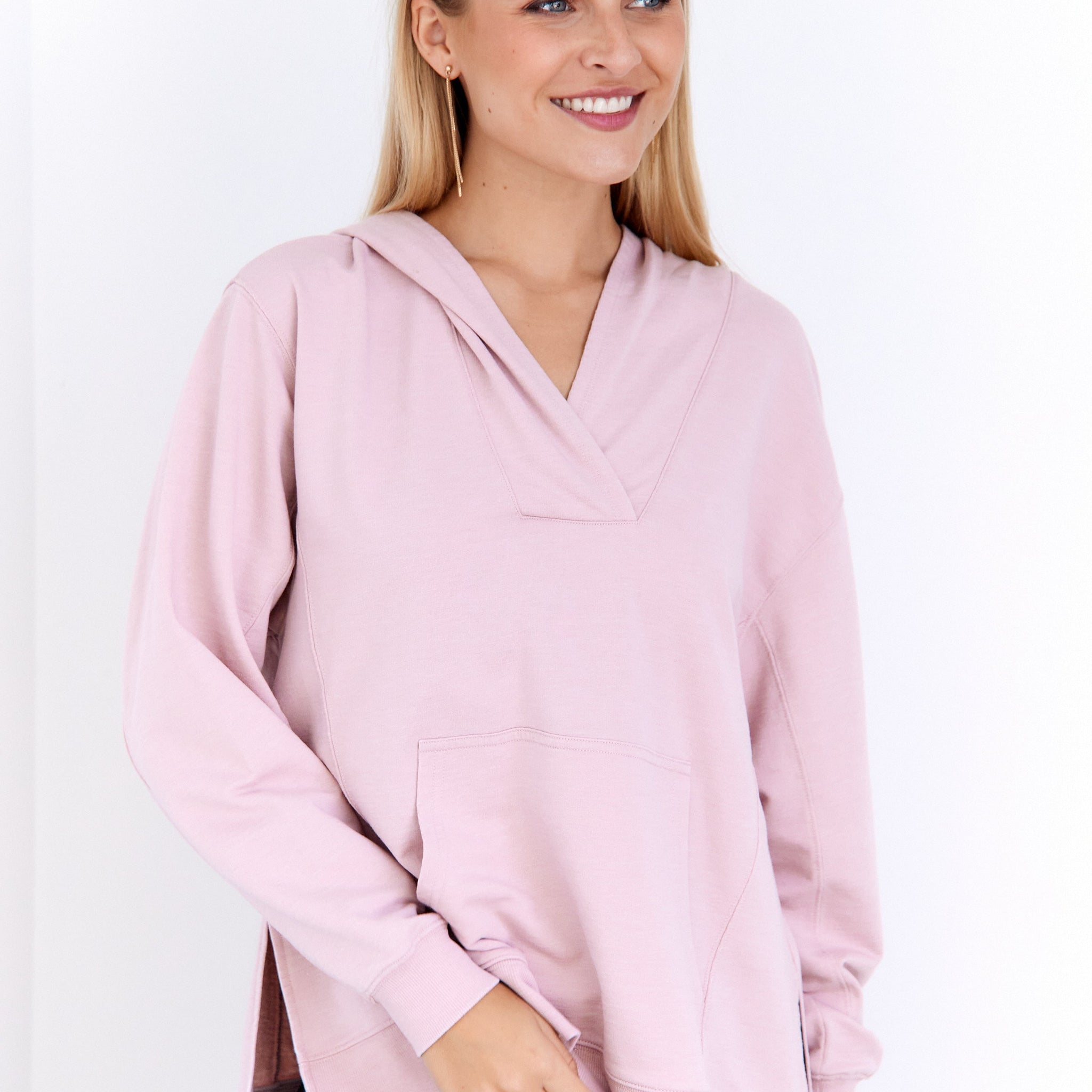 Z SUPPLY V NECK HOODIE WEEKENDER