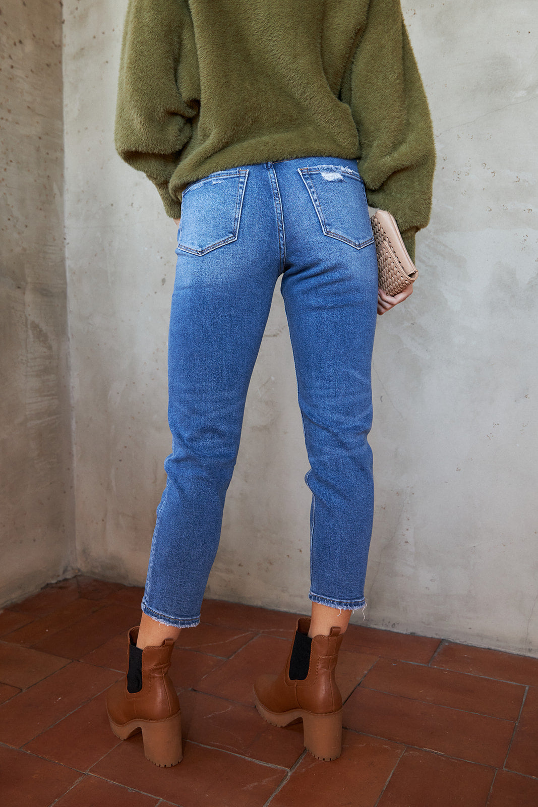 Beni Mid Rise Mom Jean