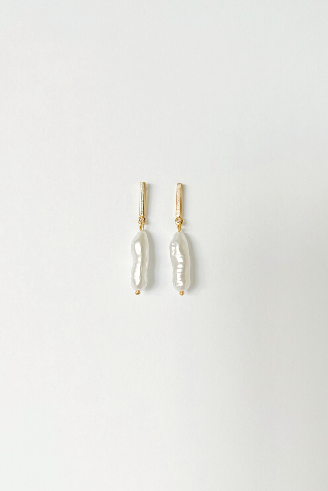 Tiana Natural Pearl Earring