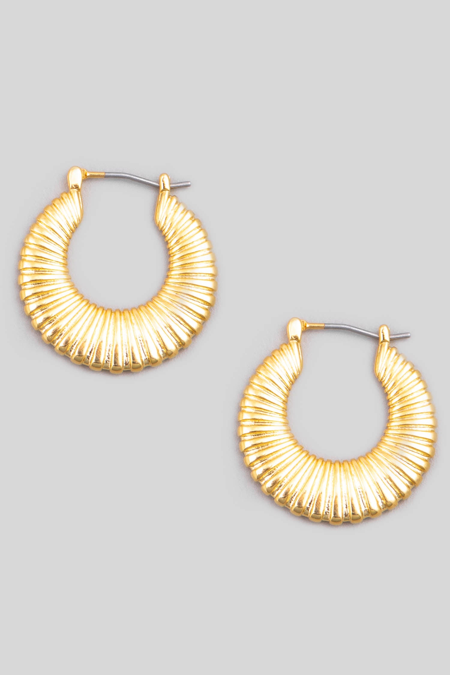 Evelyne Ribbed Hoop Earrings